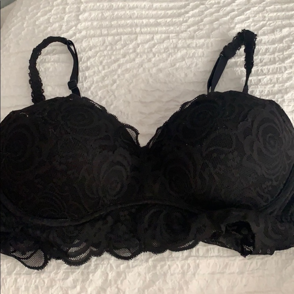 Black Victoria’s Secret bralette